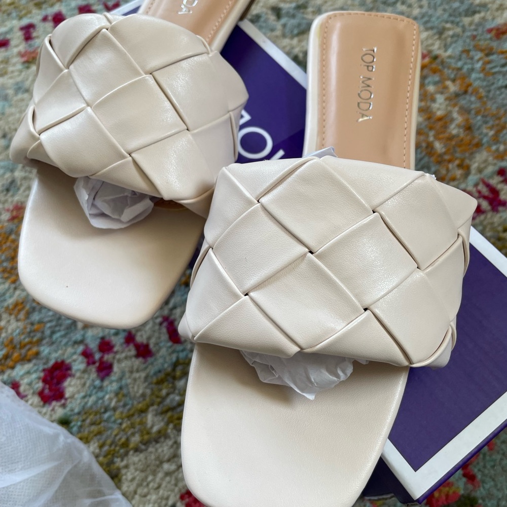 Cream Top Moda Quilted Slides